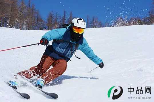 滑雪服里面穿短裤还是长裤好1